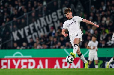 MOENCHENGLADBACH, GERMANY - 2 Aralık 2025: Yannik Engelhardt - DFB Pokal, Alman Kupası, Borussia - St.Pauli maçı Borussia Park.