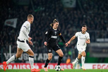 MOENCHENGLADBACH, GERMANY - 2 ARALIK 2025: Jackson Irvine - DFB Pokal, Almanya Kupası, Borussia-St.Pauli maçı Borussia Park 'ta.