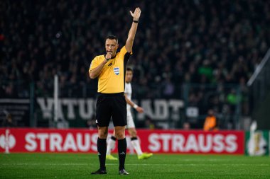 MOENCHENGLADBACH, GERMANY - 2 Aralık 2025: Sven Jablonski - DFB Pokal, Alman Kupası, Borussia - St.Pauli maçı Borussia Park.