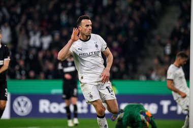 MOENCHENGLADBACH, GERMANY - 2 Aralık 2025: Haris Tabakoviç, gol - DFB Pokal, Almanya Kupası, Borussia-St.Pauli maçı Borussia Park 'ta.