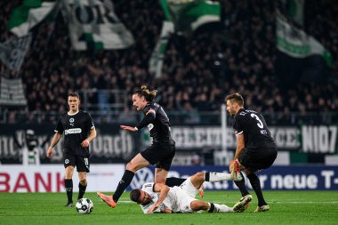 MOENCHENGLADBACH, GERMANY - 2 ARALIK 2025: Jackson Irvine - DFB Pokal, Almanya Kupası, Borussia-St.Pauli maçı Borussia Park 'ta.