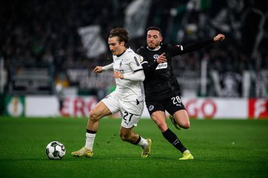 MOENCHENGLADBACH, GERMANY - 2 ARALIK 2025: Mathias Pereira Lage, Rocco Reitz - DFB Pokal, Almanya Kupası, Borussia - St.Pauli maçı Borussia Park.