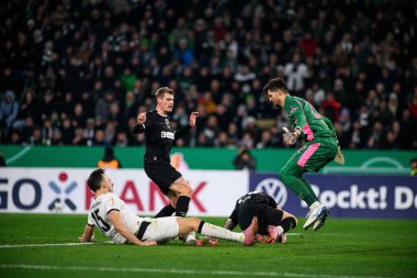MOENCHENGLADBACH, GERMANY - 2 Aralık 2025: Haris Tabakoviç, Nikola Vasilj - DFB Pokal, Almanya Kupası, Borussia-St.Pauli maçı Borussia Park.