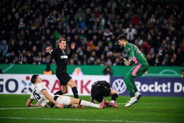 MOENCHENGLADBACH, GERMANY - 2 Aralık 2025: Haris Tabakoviç, Nikola Vasilj - DFB Pokal, Almanya Kupası, Borussia-St.Pauli maçı Borussia Park.