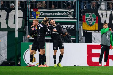 MOENCHENGLADBACH, GERMANY - 2 Aralık 2025: Mathias Pereira Lage, Louis Oppie, Jackson Irvine - DFB Pokal, Almanya Kupası, Borussia - St.Pauli maçı Borussia Park.