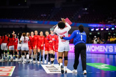 DORTMUND, GERMANY - 3 Aralık 2025: Kassoma Albertina Da Cruz, Alberto Marta Samuel - Westfallenhalle 'de Kadınlar Hentbol Dünya Şampiyonası 2025.