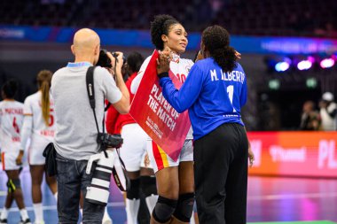 DORTMUND, GERMANY - 3 Aralık 2025: Kassoma Albertina Da Cruz, Alberto Marta Samuel - Westfallenhalle 'de Kadınlar Hentbol Dünya Şampiyonası 2025.