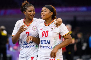 DORTMUND, GERMANY - 3 Aralık 2025: Rosario Dolores Palmira Lingombe Do, Guialo Isabel Evelize Wangimba - Kadınlar Hentbol Dünya Şampiyonası 2025 Westfallenhalle 'de.