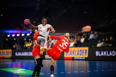 DORTMUND, Almanya - 3 Aralık 2025: Nenganga Vilma Pegado - Kadınlar Hentbol Dünya Şampiyonası 2025 Westfallenhalle 'de.