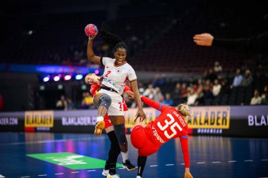 DORTMUND, Almanya - 3 Aralık 2025: Nenganga Vilma Pegado - Kadınlar Hentbol Dünya Şampiyonası 2025 Westfallenhalle 'de.