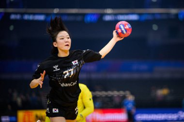 DORTMUND, GERMANY - 3 ARALIK, 2025: Jeon Jiyeon - Kadınlar Hentbol Dünya Şampiyonası 2025 Brezilya - Güney Kore - Westfallenhalle.