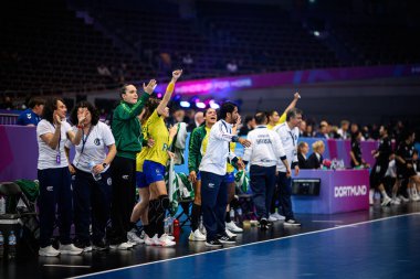 DORTMUND, GERMANY - 3 ARALIK 2025 Kadınlar Hentbol Dünya Şampiyonası 2025 Brezilya Güney Kore 'ye karşı Westfallenhalle.