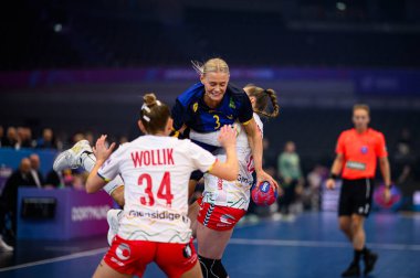 DORTMUND, GERMANY - 3 Aralık 2025: Koppang Nina, Deila Thale Rushfeldt - Kadınlar Hentbol Dünya Şampiyonası 2025 Norveç - Westfallenhalle 'de İsveç.