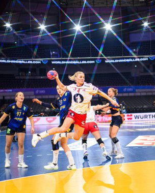 DORTMUND, GERMANY - 3 Aralık 2025: Kristiansen Veronica Egebakken - Dünya Bayanlar Hentbol Şampiyonası 2025 Norveç 'e karşı Westfallenhalle' de.