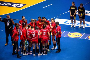 DORTMUND, GERMANY - 4 Aralık 2025: Bayanlar Hentbol Dünya Şampiyonası 2025 Sırbistan, Westfallenhalle 'de Faroe Adaları' na karşı.