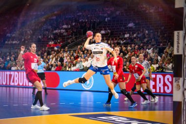 DORTMUND, GERMANY - 4 Aralık 2025: Maria Palsdottir Nolsoy - Dünya Bayanlar Hentbol Şampiyonası 2025 Sırbistan 'ın Westfallenhalle' deki Faroe Adaları 'na karşı.