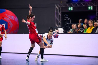 DORTMUND, GERMANY - 4 Aralık 2025: Suna Krossteig Hansen - Dünya Bayanlar Hentbol Şampiyonası 2025 Sırbistan 'ın Westfallenhalle' deki Faroe Adaları 'na karşı.