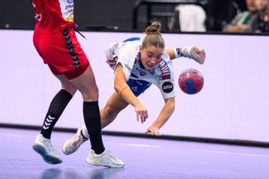 DORTMUND, GERMANY - 4 Aralık 2025: Suna Krossteig Hansen - Dünya Bayanlar Hentbol Şampiyonası 2025 Sırbistan 'ın Westfallenhalle' deki Faroe Adaları 'na karşı.