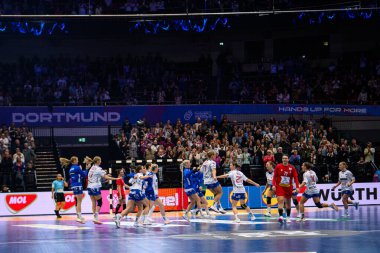 DORTMUND, GERMANY - 4 Aralık 2025: Dünya Bayanlar Hentbol Şampiyonası 2025 Sırbistan, Westfallenhalle 'de Faroe Adaları' na karşı.