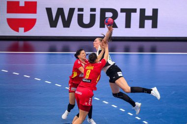 DORTMUND, GERMANY - 4 Aralık 2025 - Kadınlar Hentbol Dünya Şampiyonası 2025 Karadağ, Westfallenhalle 'de Almanya' ya karşı.