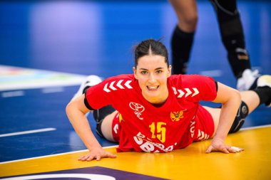 DORTMUND, GERMANY - 4 Aralık 2025: Jelena Vukceviç - Dünya Bayanlar Hentbol Şampiyonası 2025 Karadağ, Westfallenhalle 'de Almanya' ya karşı.