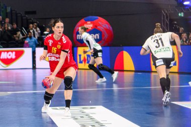 DORTMUND, GERMANY - 4 Aralık 2025: Jelena Vukceviç - Dünya Bayanlar Hentbol Şampiyonası 2025 Karadağ, Westfallenhalle 'de Almanya' ya karşı.