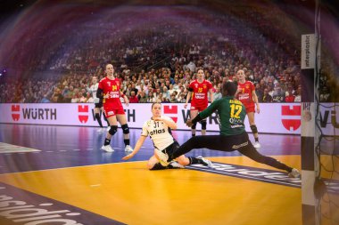 DORTMUND, GERMANY - 4 Aralık 2025: Alexia Hauf - Dünya Bayanlar Hentbol Şampiyonası 2025 Karadağ, Westfallenhalle 'de Almanya' ya karşı.