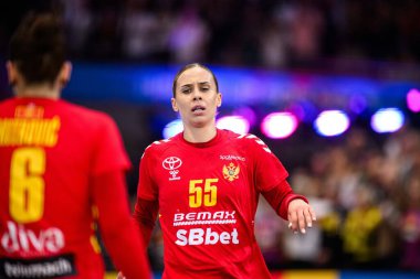 DORTMUND, GERMANY - 4 Aralık 2025: Andrijana Tatar - Dünya Bayanlar Hentbol Şampiyonası 2025 Karadağ, Westfallenhalle 'de Almanya' ya karşı.