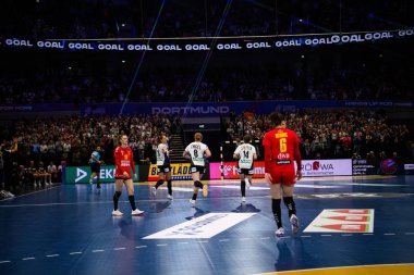 DORTMUND, GERMANY - 4 Aralık 2025 - Kadınlar Hentbol Dünya Şampiyonası 2025 Karadağ, Westfallenhalle 'de Almanya' ya karşı.