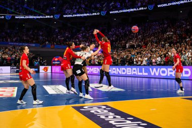 DORTMUND, GERMANY - 4 Aralık 2025 - Kadınlar Hentbol Dünya Şampiyonası 2025 Karadağ, Westfallenhalle 'de Almanya' ya karşı.