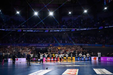 DORTMUND, GERMANY - 4 Aralık 2025 - Kadınlar Hentbol Dünya Şampiyonası 2025 Karadağ, Westfallenhalle 'de Almanya' ya karşı.