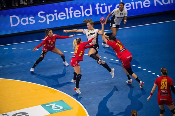 DORTMUND, GERMANY - 4 Aralık 2025: Xenia Smits - Dünya Bayanlar Hentbol Şampiyonası 2025 Karadağ, Westfallenhalle 'de Almanya' ya karşı.