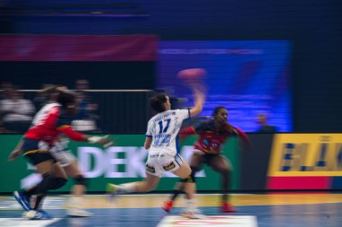 DORTMUND, GERMANY - 4 Aralık 2025: Elin Klara Thorkelsdottir - 2025 Dünya Bayanlar Hentbol Şampiyonası - Westfallenhalle 'de İspanya' ya karşı.