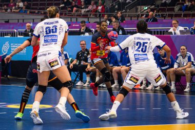 DORTMUND, GERMANY - 4 ARALIK 2025: Danila So Delgado - 2025 Dünya Bayanlar Hentbol Şampiyonası İspanya 'ya karşı Westfallenhalle' de.