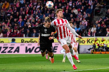 COLOGNE, GERMANY - 6 Aralık 2025: Jackson Irvine, Sebastian Sebulonsen - Bundesliga 1.FC Koeln-St. Pauli maçı.