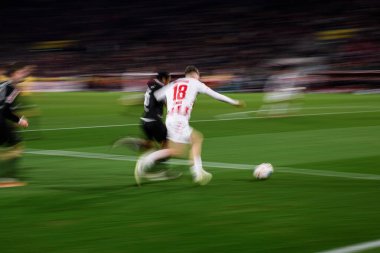 COLOGNE, GERMANY - 6 Aralık 2025: Isak Johannesson - 1.FC Koeln-St. Pauli maçı Rhein Enerji Stadyumu 'nda.