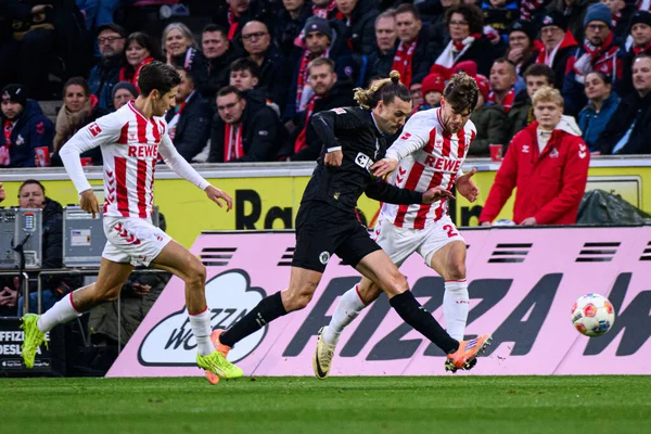 COLOGNE, GERMANY - 6 Aralık 2025: Jackson Irvine, Jan Thielmann - Bundesliga 1.FC Koeln-St. Pauli maçı Rhein Enerji Stadyumu 'nda.