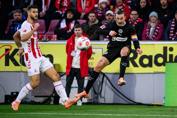 COLOGNE, GERMANY - 6 Aralık 2025: Jackson Irvine - Bundesliga 1.FC Koeln-St. Pauli maçı Rhein Enerji Stadyumu 'nda.