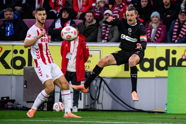 COLOGNE, GERMANY - 6 Aralık 2025: Jackson Irvine - Bundesliga 1.FC Koeln-St. Pauli maçı Rhein Enerji Stadyumu 'nda.