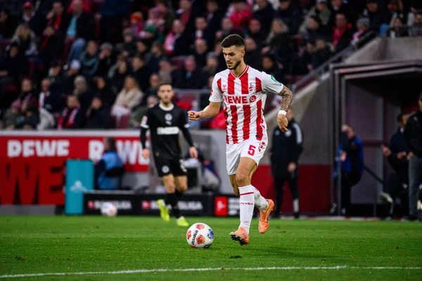 COLOGNE, GERMANY - 6 Aralık 2025: Tom Krauss - Bundesliga 1.FC Koeln-St. Pauli maçı Rhein Enerji Stadyumu 'nda.