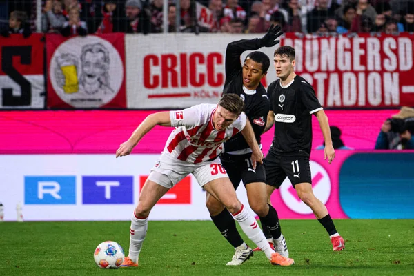 COLOGNE, GERMANY - 6 ARALIK, 2025: Marius Bulter, Joel Chima Fujita - Bundesliga 1.FC Koeln-St. Pauli maçı.
