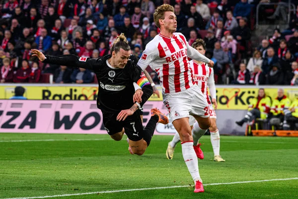 COLOGNE, GERMANY - 6 Aralık 2025: Jackson Irvine, Sebastian Sebulonsen - Bundesliga 1.FC Koeln-St. Pauli maçı.
