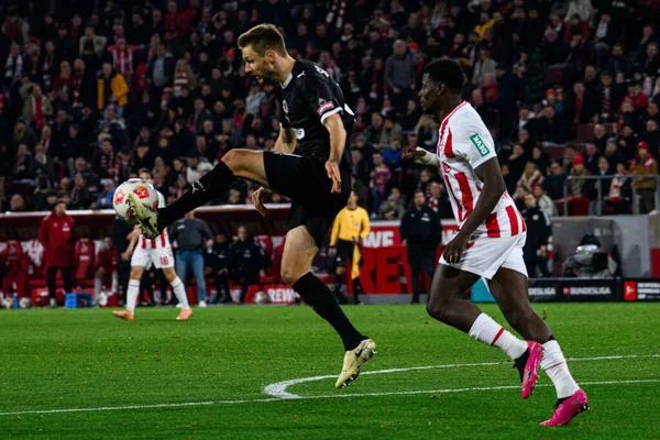 COLOGNE, GERMANY - 6 ARALIK, 2025: 1.FC Koeln-St. Pauli maçı Rhein Enerji Stadyumu 'nda.