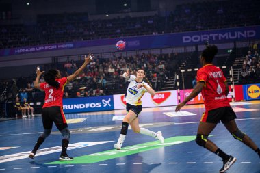 DORTMUND, Almanya - 7 Aralık 2025: Thorleifsdottir Kristin - Dünya Kadınlar Hentbol Şampiyonası 2025 Angola - Westfallenhalle 'de İsveç' e karşı.