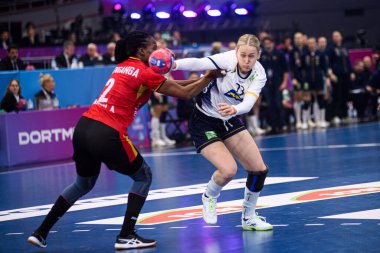 DORTMUND, GERMANY - 7 Aralık 2025 Lindkvist Emma - Kadınlar Hentbol Dünya Şampiyonası 2025 Angola - Westfallenhalle 'de İsveç' e karşı.