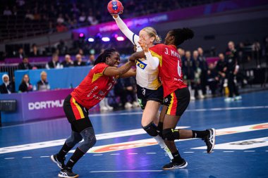 DORTMUND, GERMANY - 7 Aralık 2025 Lindkvist Emma - Kadınlar Hentbol Dünya Şampiyonası 2025 Angola - Westfallenhalle 'de İsveç' e karşı.