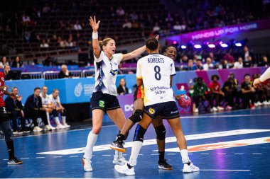 DORTMUND, GERMANY - 7 ARALIK, 2025 Kadınlar Hentbol Dünya Şampiyonası 2025 Angola İsveç 'e karşı Westfallenhalle' de.