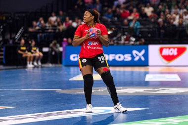 DORTMUND, GERMANY - 7 Aralık 2025: Guialo Isabel Evelize Wangimba - Kadınlar Hentbol Dünya Şampiyonası 2025 Angola, Westfallenhalle 'de İsveç' e karşı.