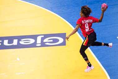 DORTMUND, GERMANY - 7 Aralık 2025: Santos Natalia Maria Bernardo Dos - Dünya Kadınlar Hentbol Şampiyonası 2025 Angola - Westfallenhalle 'de İsveç' e karşı.