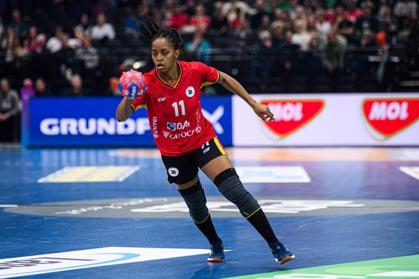 DORTMUND, GERMANY - 7 Aralık 2025: Quizelete Marilia Jacinta Jose - Kadınlar Hentbol Dünya Şampiyonası 2025 Angola, Westfallenhalle 'de İsveç' e karşı.